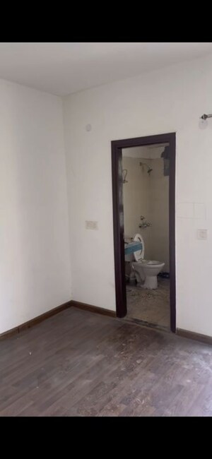 Room in 3.5 BHK Builder Floor at BPTP Park 81, Sector 81 – for Rent