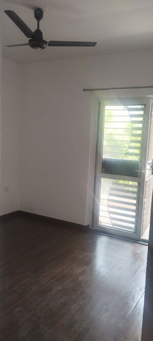 Room in 3 BHK Builder Floor at Sector 84 – for Rent