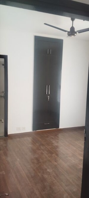 Room in 3 BHK Builder Floor at Sector 84 – for Rent
