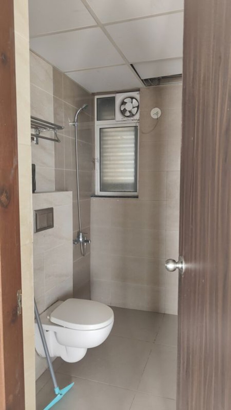 Bathroom, mahindra-centralis-tower-1 2 Bedroom 720 Sq.Ft. Apartment In Pimpri Pune 10425358