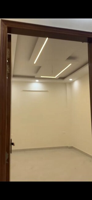 Room in 3 BHK Builder Floor at BPTP District Faridabad, Sector 81 – for Rent