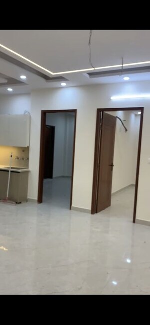 Room in 3 BHK Builder Floor at BPTP District Faridabad, Sector 81 – for Rent
