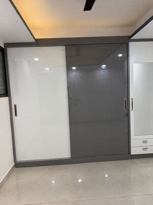 Room in 2.5 BHK Builder Floor at Smart World Orchard, Sector 61 – for Rent