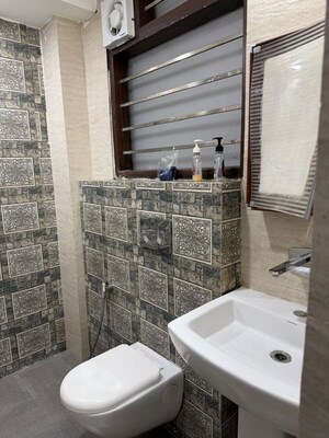 Bathroom in 2.5 BHK Builder Floor at Smart World Orchard, Sector 61 – for Rent