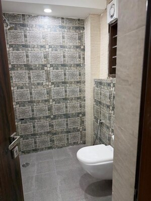 Bathroom in 2.5 BHK Builder Floor at Smart World Orchard, Sector 61 – for Rent