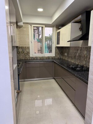 Kitchen in 2.5 BHK Builder Floor at Smart World Orchard, Sector 61 – for Rent
