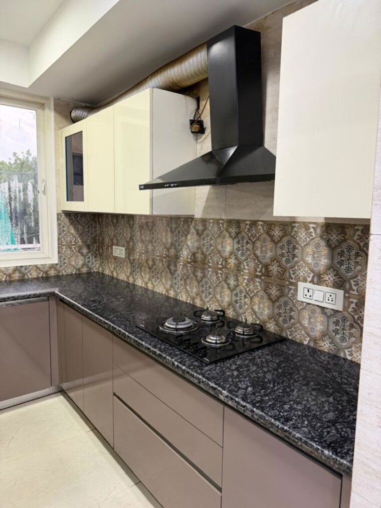 Kitchen, smart-world-orchard 2.5 Bedroom 1250 Sq.Ft. Builder Floor In Sector 61 Gurgaon 10425409