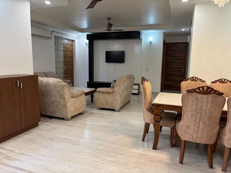 Living Room, sector 46 3 Bedroom 300 Sq.Mt. Builder Floor In Sector 46 Noida 10425412