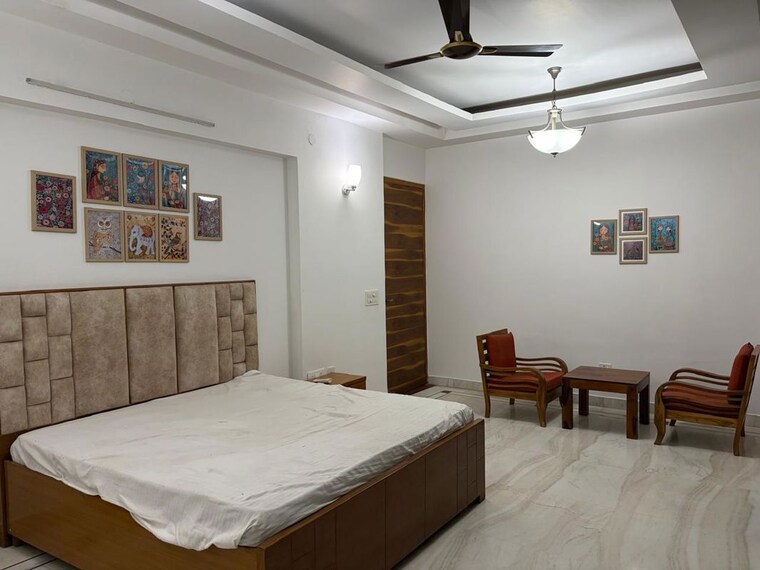 Bedroom, sector 46 3 Bedroom 300 Sq.Mt. Builder Floor In Sector 46 Noida 10425412