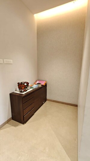 Furnished Amenities in 4 BHK Apartment at Goregaon East – for Rent