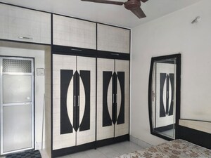 Room in 3 BHK Apartment at Riddhi Garden, Malad East – for Rent
