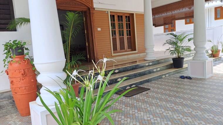Balcony, nettoor 4 Bedroom 4500 Sq.Ft. Independent House In Nettoor Kochi 10217570