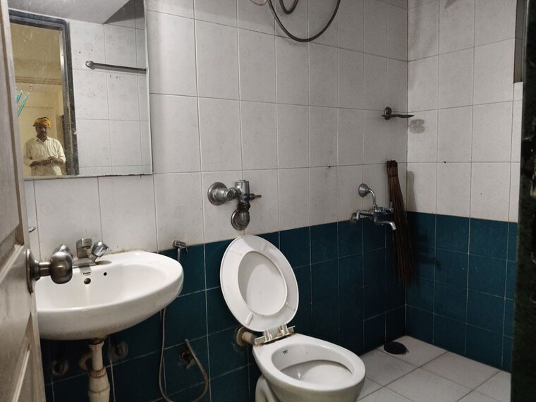 Bathroom, hiranandani-estate-flora 1 Bedroom 550 Sq.Ft. Apartment In Ghodbunder Road Thane 10425446
