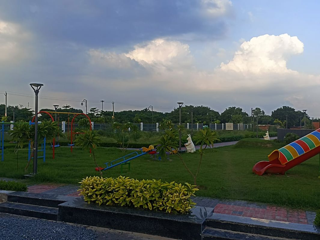 3.5 BHK + Pooja Room,Servant Room 1620 Sq.Ft. Builder Floor in Breez Flora Avenue 33