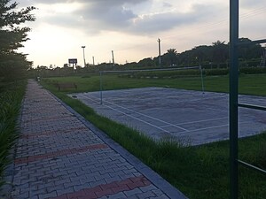 Swimming Pool in 3.5 BHK Builder Floor at Breez Flora Avenue 33, Sohna Sector 33 – for Sale