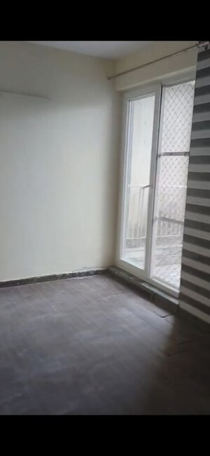 Room in 2 BHK Apartment at BPTP Discovery Park, Sector 80 – for Rent