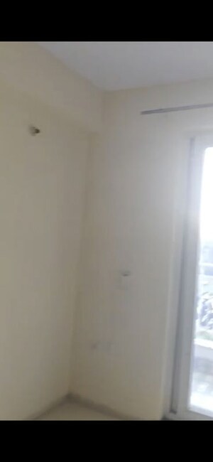Room in 2 BHK Apartment at BPTP Discovery Park, Sector 80 – for Rent