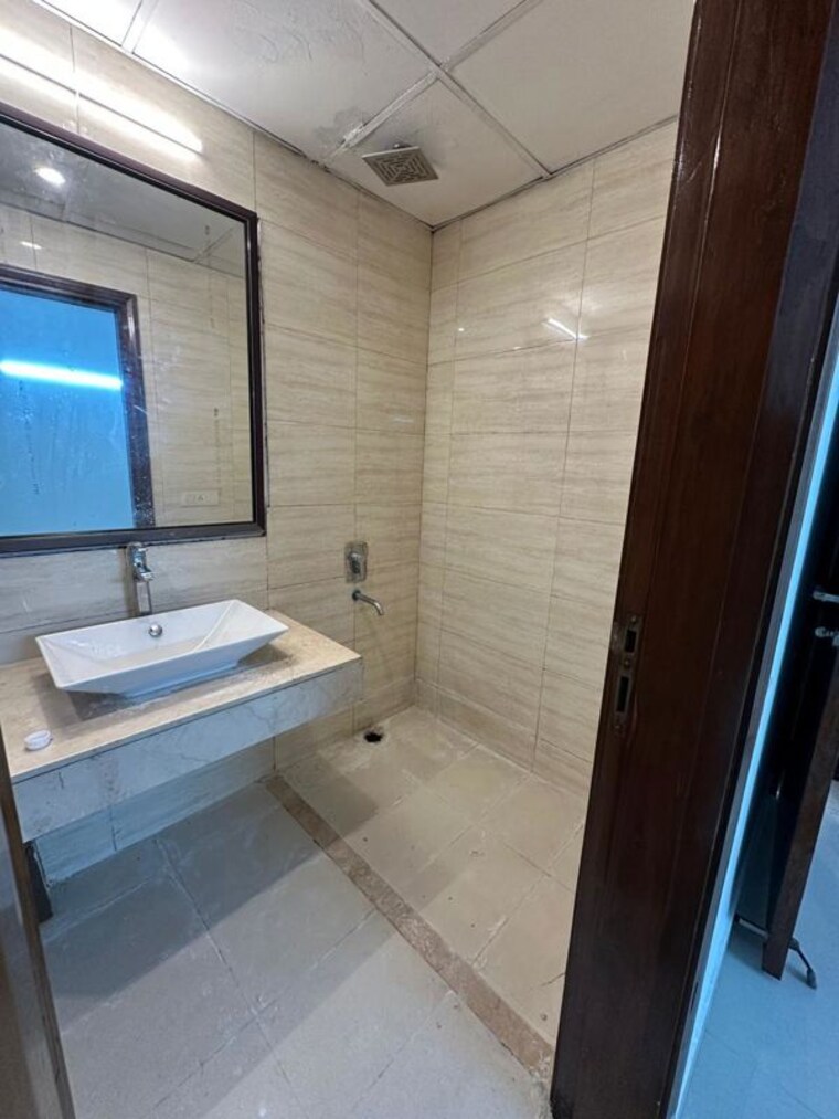 Bathroom, jaypee-kalypso-court 1 Bedroom 945 Sq.Ft. Apartment In Sector 128 Noida 10425470