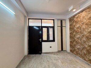 Room in 3 BHK Builder Floor at Divya Kunj, Niti Khand – for Rent