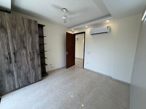 Room in 3 BHK Builder Floor at Hong Kong Bazaar, Sector 57 – for Rent