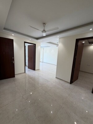 Room in 3 BHK Builder Floor at Hong Kong Bazaar, Sector 57 – for Rent