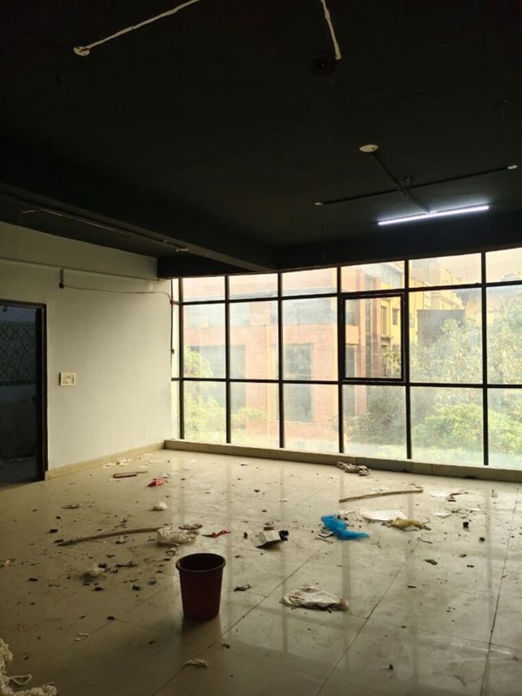 Room, sector 63 Commercial Warehouse 2600 Sq.Ft. In Sector 63 Noida 10425480