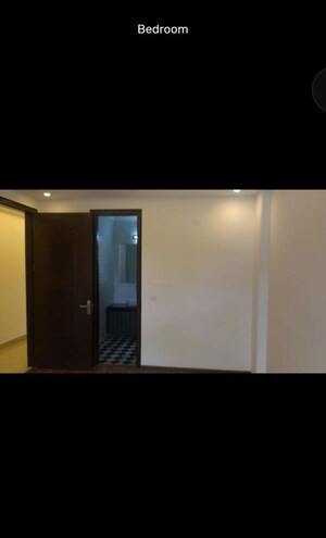 Room in 3 BHK Builder Floor at Vasant Vihar – for Rent