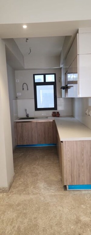 Room in 3.5 BHK Apartment at Emaar Emerald Floors Premier, Sector 65 – for Rent