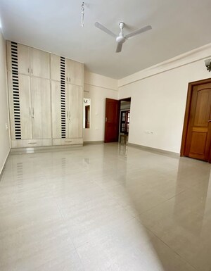 Room in 3 BHK Apartment at Jayanagar – for Rent