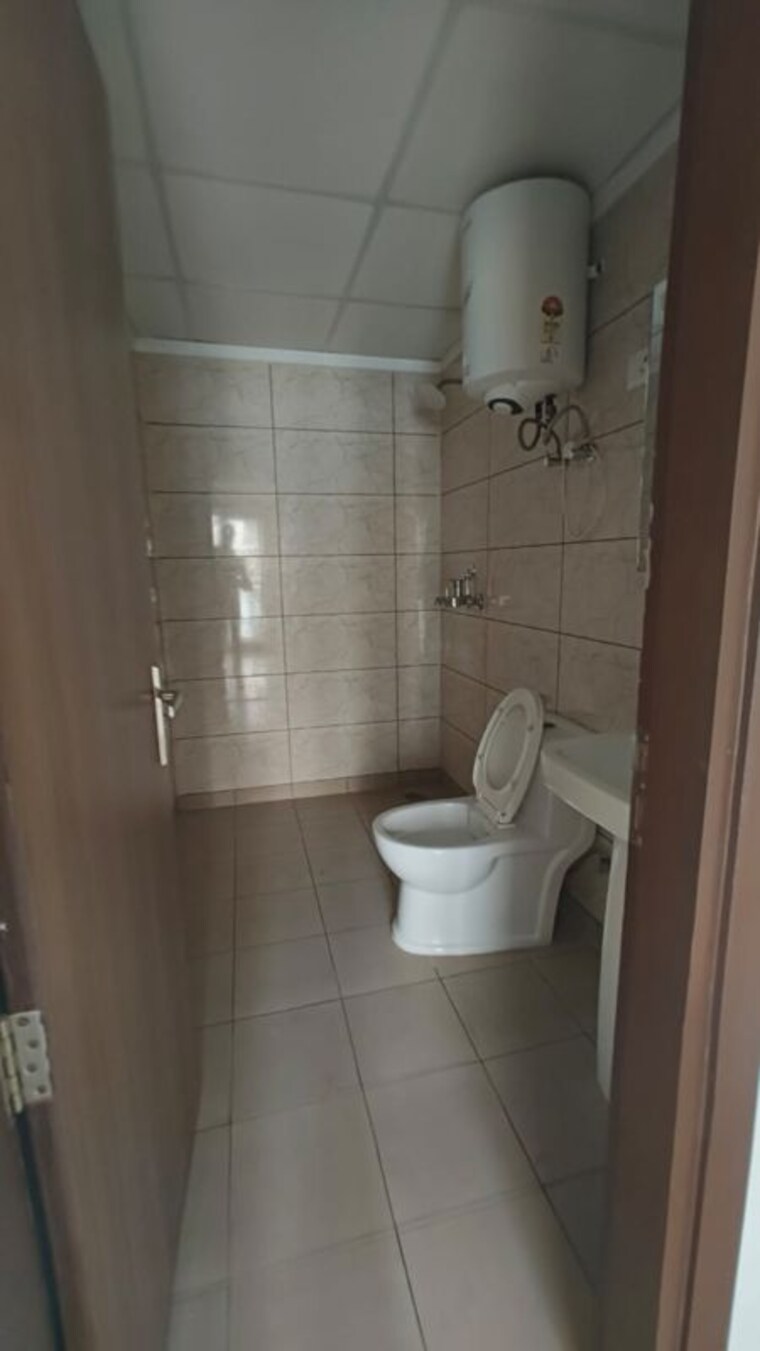 Bathroom, gulshan-botnia 2.5 Bedroom 1160 Sq.Ft. Apartment In Sector 144 Noida 10358438