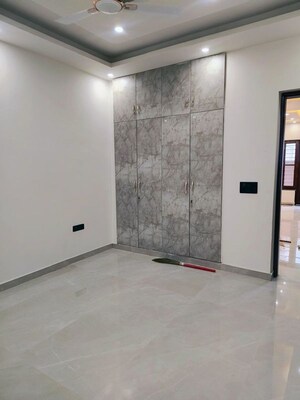 Room in 4 BHK Independent House at Laxman Chowk – for Sale