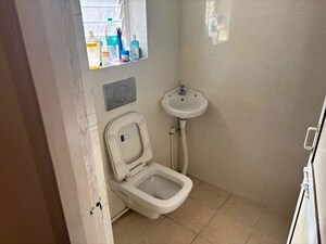 Bathroom in 2 BHK Apartment at Deccan Gymkhana – for Rent