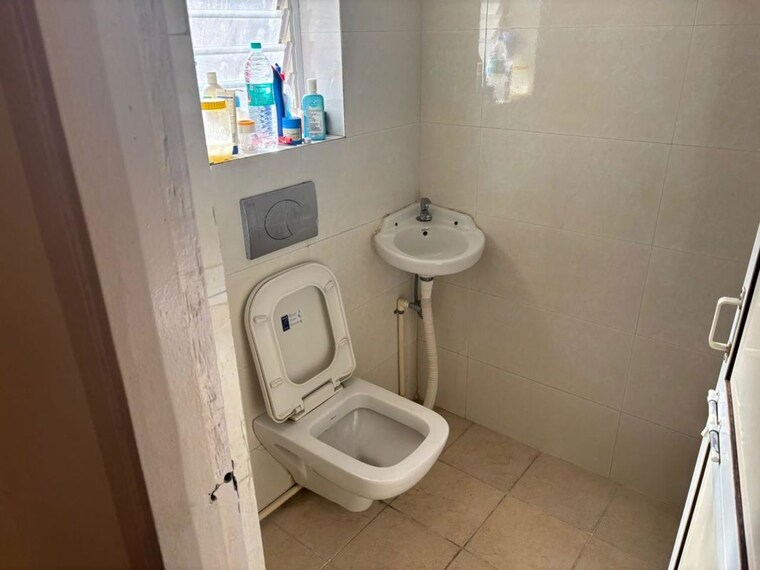 Bathroom, deccan gymkhana 2 Bedroom 1000 Sq.Ft. Apartment In Deccan Gymkhana Pune 10425703