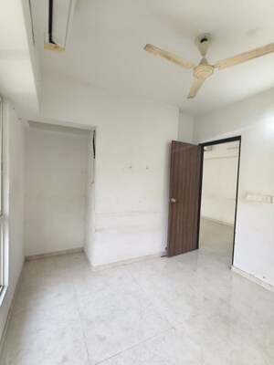 Room in 2 BHK Apartment at Lodha Amara, Kolshet Road – for Rent