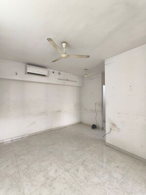 Room in 2 BHK Apartment at Lodha Amara, Kolshet Road – for Rent