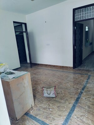 Room in 1 BHK Villa at Sector 52 – for Rent