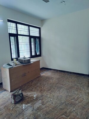 Room in 1 BHK Villa at Sector 52 – for Rent