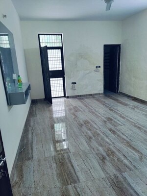 Room in 1 BHK Villa at Sector 52 – for Rent
