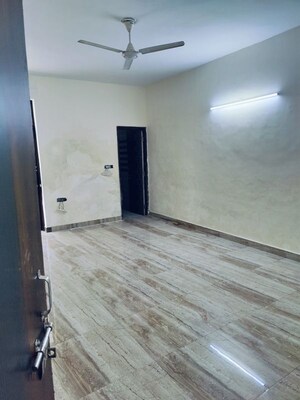 Room in 1 BHK Villa at Sector 52 – for Rent