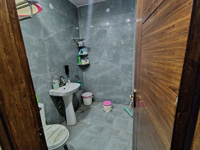 Bathroom, sector 84 3 Bedroom 250 Sq.Yd. Independent House In Sector 84 Faridabad 10425687