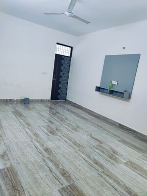 Room in 1 BHK Villa at Sector 52 – for Rent
