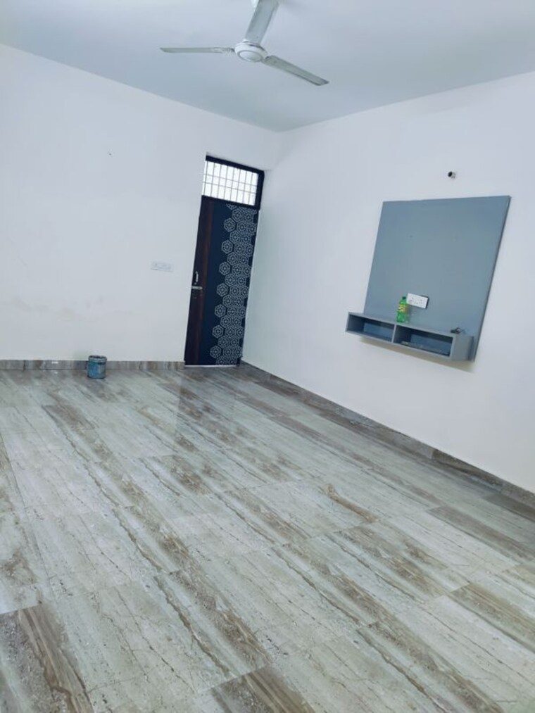 Room, sector 52 1 Bedroom 900 Sq.Ft. Villa In Sector 52 Noida 10425726