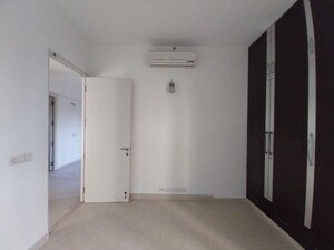 Room in 2 BHK Apartment at Signature Global Prime, Sector 63a – for Rent