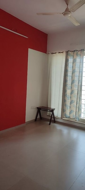 Room in 2 BHK Apartment at Vasant Valley Ivy Tower, Malad East – for Rent