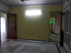 Room in 3 BHK Apartment at Pitampura – for Sale