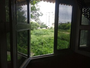 Room in 3 BHK Apartment at Pitampura – for Sale