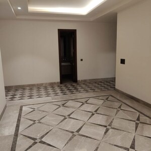 Room in 4 BHK Builder Floor at DLF City Phase III, Sector 24 – for Sale