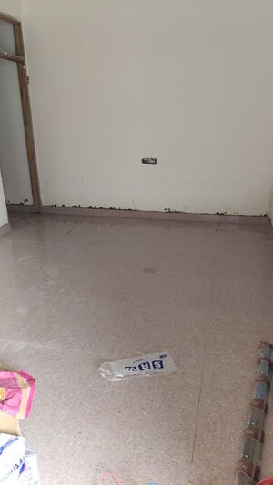Room in 2 BHK Independent House at Mohan Enclave, Chinhat – for Sale