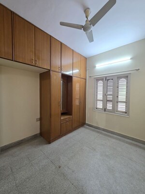 Room in 2 BHK Builder Floor at Hsr Layout Sector 2 – for Rent