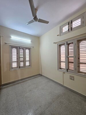 Room in 2 BHK Builder Floor at Hsr Layout Sector 2 – for Rent
